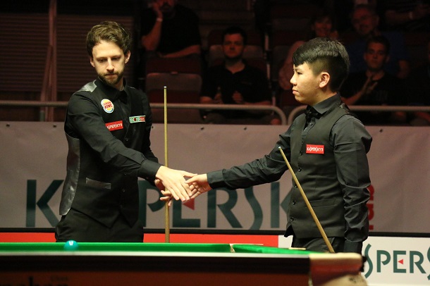 Джадд Трамп и Чжоу Юэлун (фото: World Snooker)