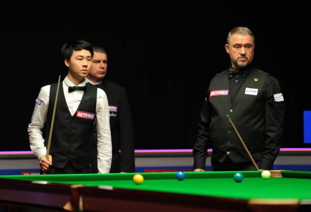 Сюй Сы и Стивен Хендри (фото: World Snooker)