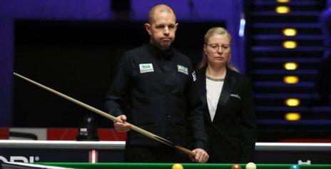 Барри Хокинс ведет после первой сессии в финале Герман Мастерс 2025