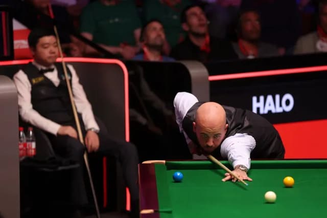 Лука Бресель обыгрывает Дина Джуньху со счетом 7-1 в преддверии воскресной встречи (фото: metrouk)