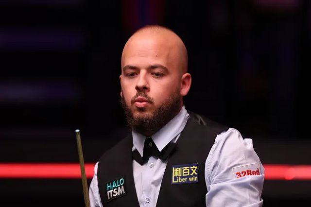 Луке Бреселю немного помог его друг - известный футболист Арсенала (фото: metrouk)