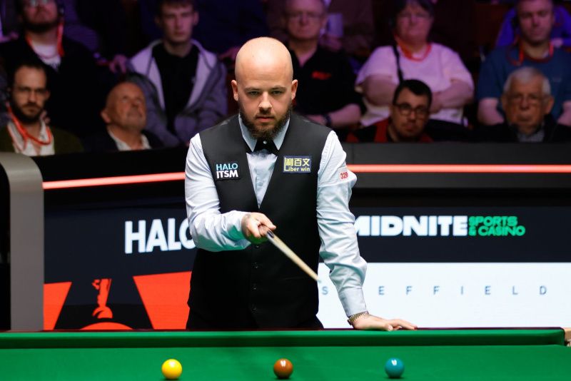 Лука Бресель уступает после первой сессии Дэю (фото: WST)