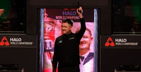 Кайрен Уилсон ведет в счете после первой сессии против Лэя Пэйфань на Чемпионате мира