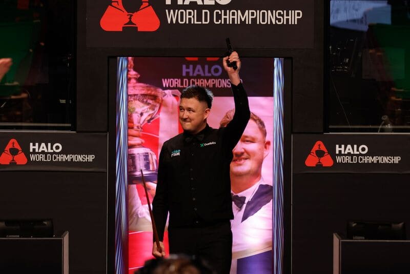 Кайрен Уилсон обыгрывает Лэя Пэйфань 6-3. Первый раунд Чемпионата мира (фото: WST)