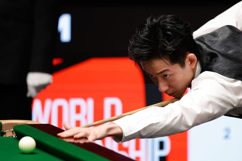 У Ицзэ покинул Крусибл разочарованным проигрышем (фото: WST)