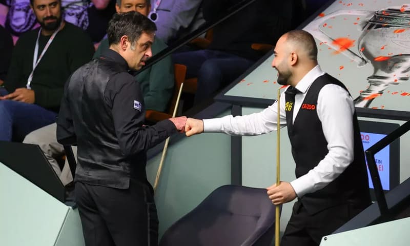 Ронни О'Салливан и Хоссейн Вафаей (фото: SnookerHQ)