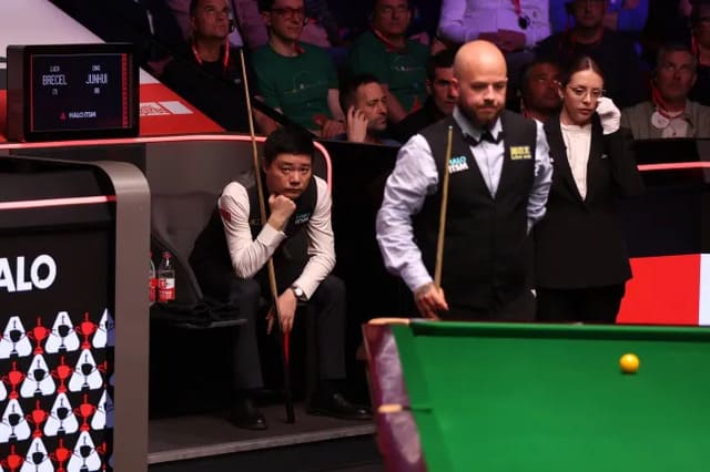 Стив Дэвис говорит, что Лука Бресель - самый потрясающий игрок в снукер (фото: metrouk)