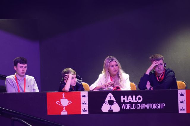 Жена Марка Джоан и трое сыновей поддерживали Марка во время игры (фото: WST)