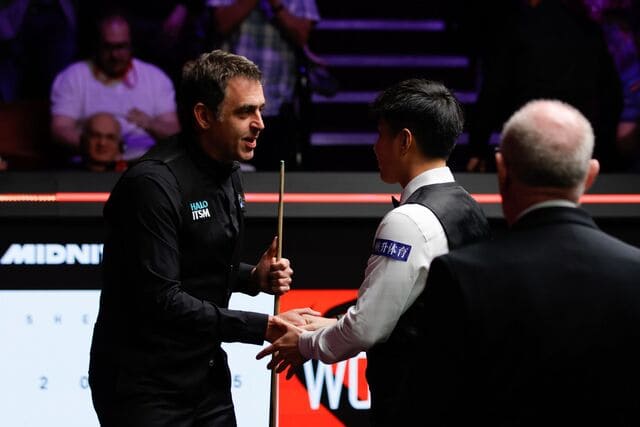 Ронни О'Салливан и Чжао Синьтун (фото: WST)