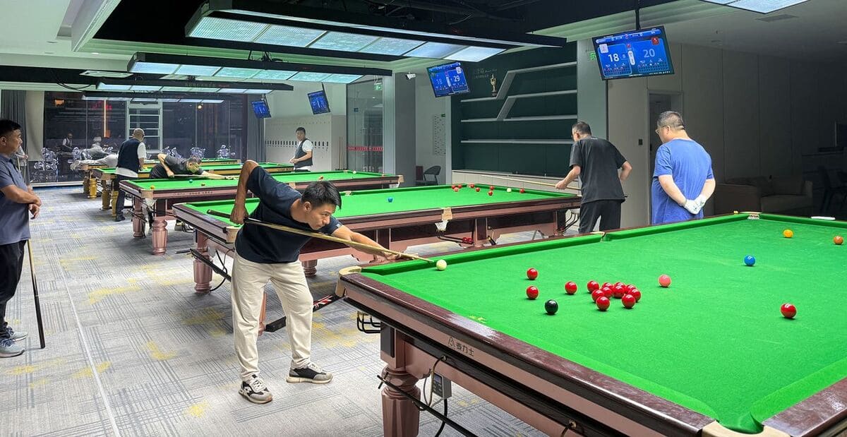 Юань Сыцзюнь открыл свой снукерный клуб (фото: WST)