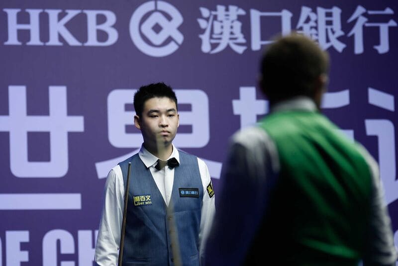 Сы Цзяхой оформил серии в 90 и 51 очка, но потерпел поражение в конце матча (фото: WST)