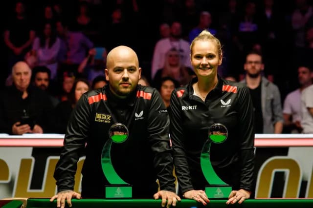 В прошлом году Эванс выиграла турнир World Mixed Doubles в смешанном парном разряде вместе с Лукой Бреселем (фото: metrouk)