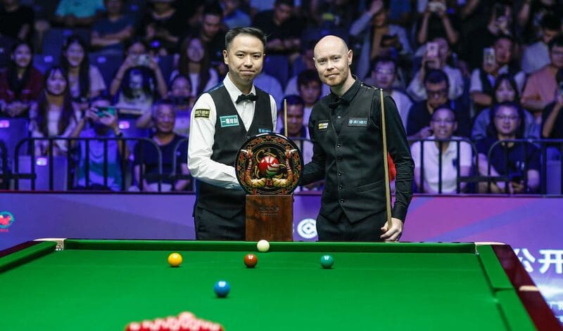 Сяо Годун и Гэри Уилсон в Ухани ведут борьбу за главный приз в размере 140 000 фунтов стерлингов (фото: WST)