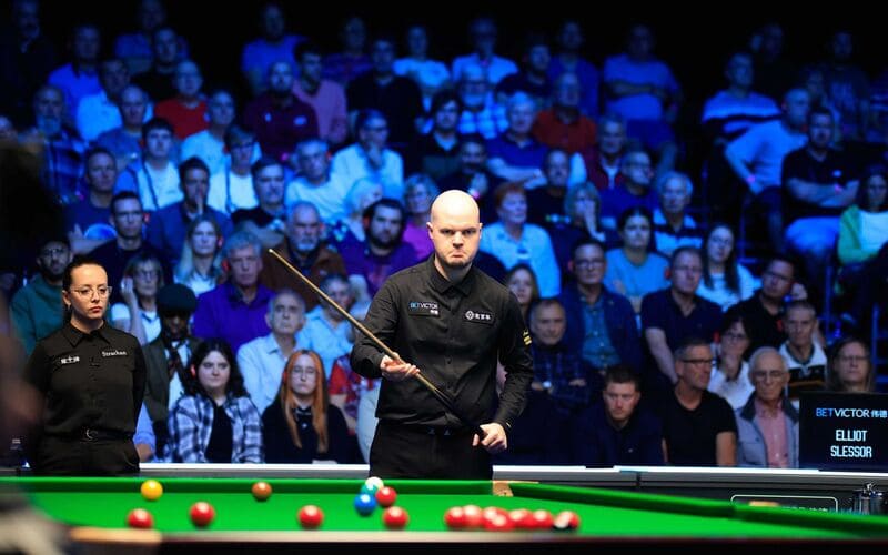 Эллиот Слессор оформил четыре брейка за 50 очков на пути к победе над Трампом (фото: WST)