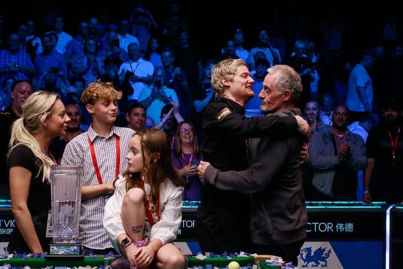 Отец Нила впервые увидел, как Робертсон выиграл турнир (фото: WST)