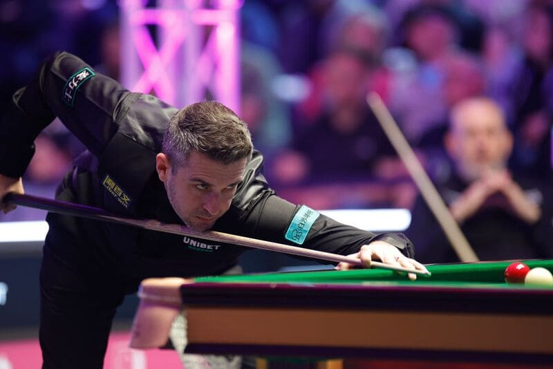 Марк Селби выиграл три фрейма подряд и одержал победу в 1/4 финала British Open 2025 (фото: WST)