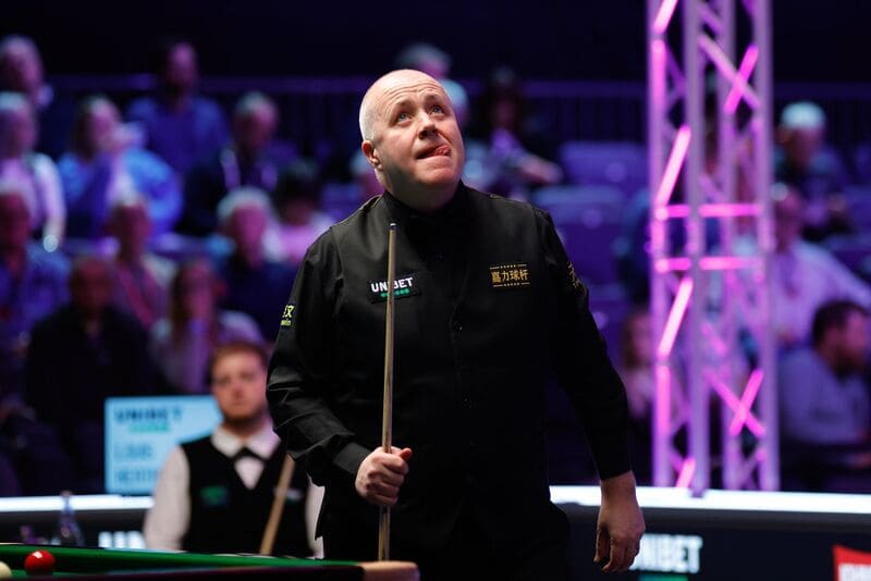 Джон Хиггинс встретится с Макгиллом в субботнем полуфинале (фото: WST)