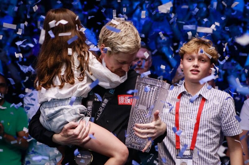 Нил Робертсон сказал, что поддержка семьи придает ему сил и уверенности в любом матче (фото: WST)