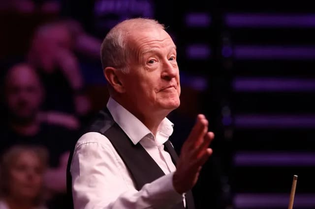 Стив Дэвис обладает колоссальным опытом и знаниями в снукере (фото: metrouk)