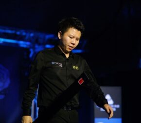 English Open 2025: Чжоу Юэлун побеждает Селби и выходит в финал