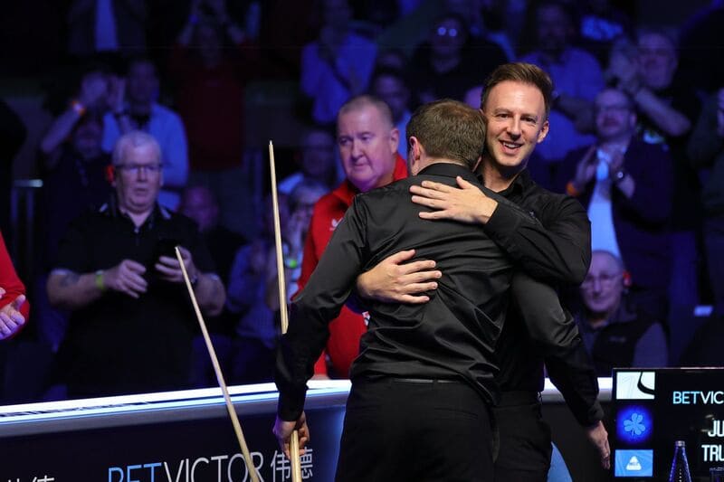 Джек Лисовски крепко обнял своего близкого друга Трампа (фото: WST)