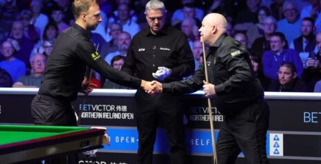 Джадд Трамп одержал 13-ю подряд победу над Джоном Хиггинсом и вышел в полуфинал в Белфасте