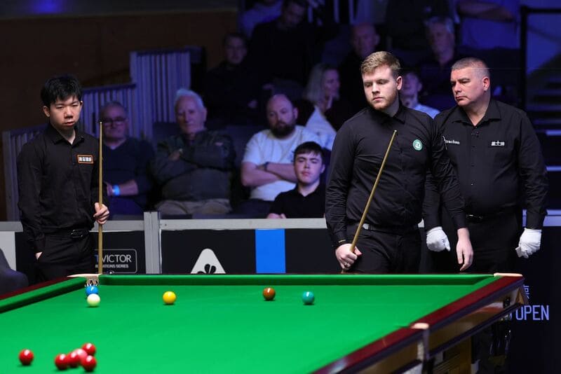 Аарон Хилл и Лэй Пэйфань встретились третий раз в рамках мэйн-тура (фото: WST)