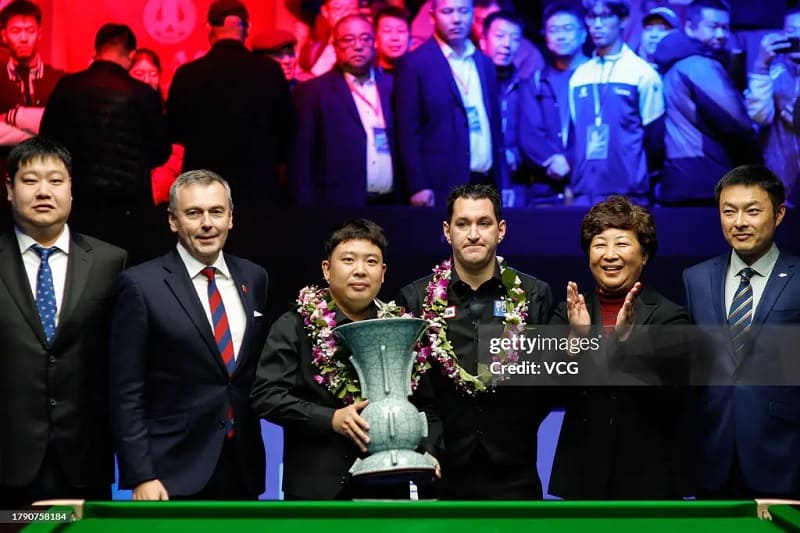 Чжан Анда победил в финале Тома Форда и выиграл свой первый рейтинговый титул на домашнем турнире International Championship (фото: gettyimages)