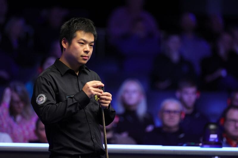 Пан Цзюньсюй лидировал в начале матча, но допустил ошибки и проиграл Хиггинсу (фото: WST)