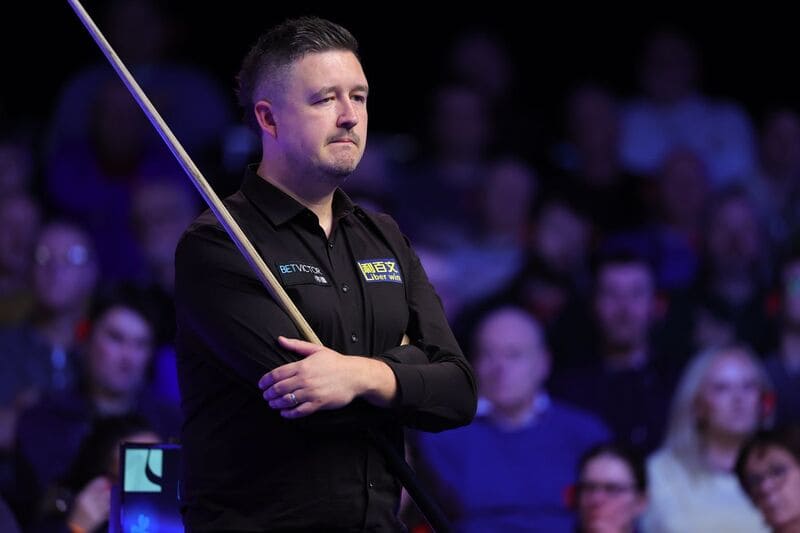 Кайрен Уилсон одолел Хэ Гоцяна и вышел в 1/4 финала в Белфасте (фото: WST)