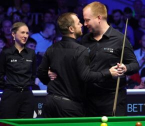 Марк Аллен нанес поражение своему другу Джордану Брауну, а Чжоу Юэлун в решающем фрейме обыграл Тома Форда