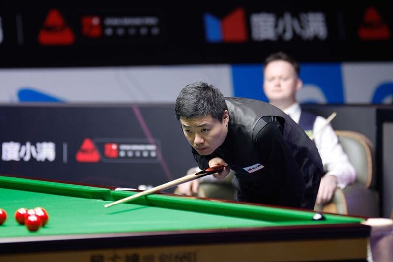 Дин Джуньху проиграл Мерфи со счетом 3-5, оформив брейки в 78 и 93 очка (фото: WST)