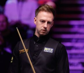 Чемпионат Великобритании 2025: Трамп победил Магуайра и в 1/8 финала встретится с Сы Цзяхоем