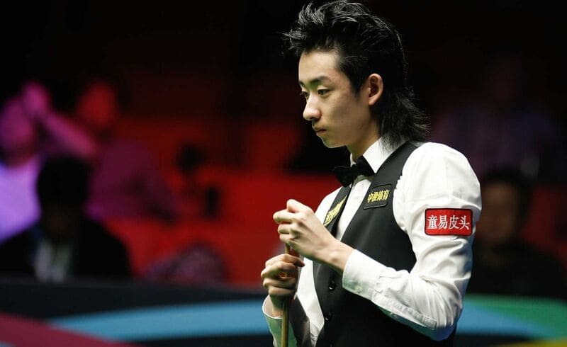 У Ицзэ лидировал после первой сессии со счетом 5-4 (фото: WST)