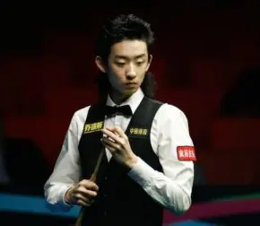 У Ицзэ обыгрывает Джона Хиггинса после первой сессии в финале Международного чемпионата