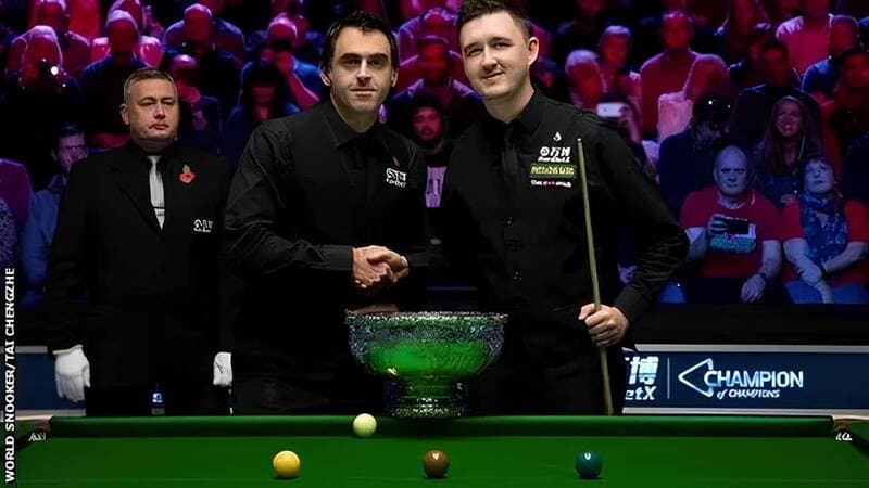 Ронни О'Салливан одолел Кайрена Уилсона и завоевал титул на турнире Champion of Champions в 2018 году (фото: Bbc sport)