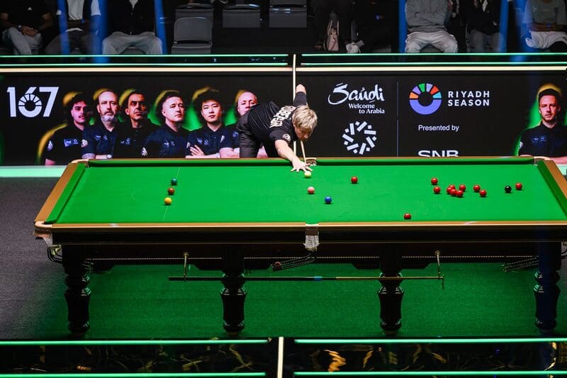 Нил Робертсон успешно стартовал против Уилсона в четвертьфинале на Чемпионате Эр-Рияда по снукеру (фото: WST)