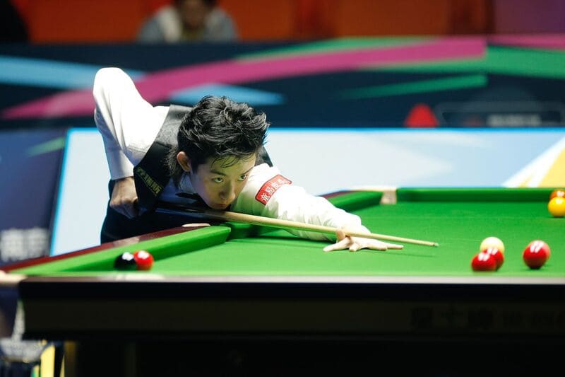 У Ицзэ одолел сильных соперников на пути к полуфиналу (фото: WST)