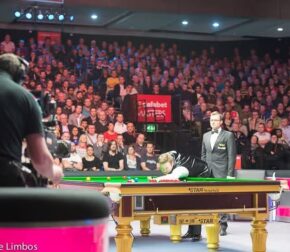 Лучший рефери по снукеру Алекс Крисан прощается с профессиональным туром в трогательном посте в социальных сетях