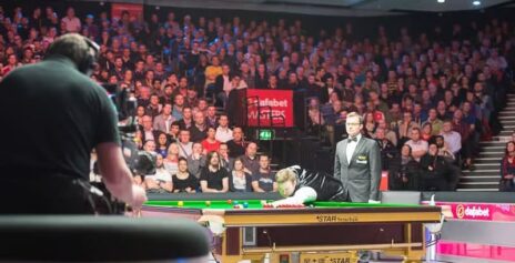 Лучший рефери по снукеру Алекс Крисан прощается с профессиональным туром в трогательном посте в социальных сетях