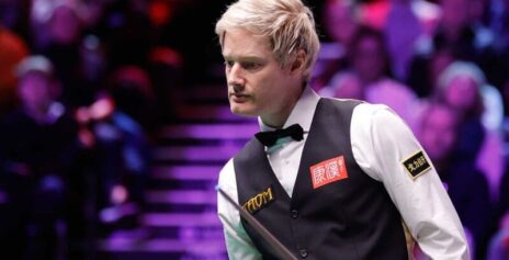 Нил Робертсон побеждает Жюльена Леклерка, а У Ицзэ наносит поражение Майклу Холту