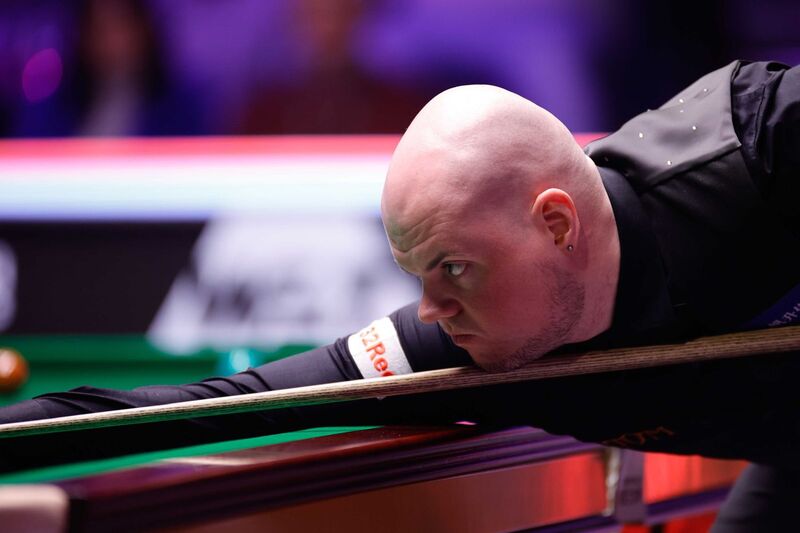 Эллиот Слессор схлестнется с Барри Хокинсом в 1/8 финала (фото: WST)