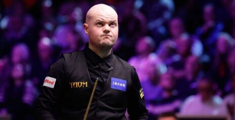 Чемпионат Великобритании 2025: Слессор победил Кайрена Уилсона и в 1/8 финала встретится с Хокинсом