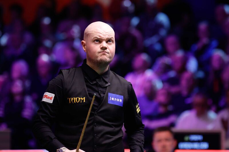 Чемпионат Великобритании 2025: Слессор победил Кайрена Уилсона и в 1/8 финала встретится с Хокинсом