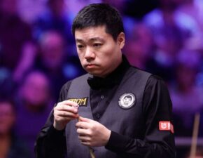 Чемпионат мира по снукеру 2026: Дин Джуньху под угрозой вылета из ТОП-16