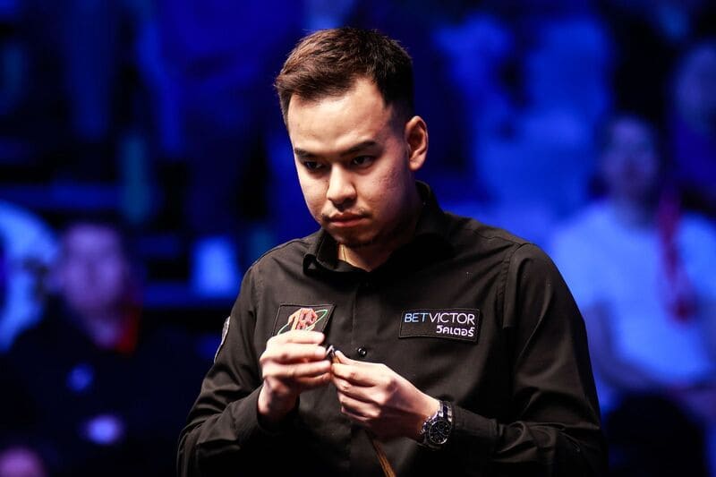 Ноппон Саенгхам одержал захватывающую победу над Джоном Хиггинсом в 1/16 финала Скоттиш Опен 2025 (фото: WST)