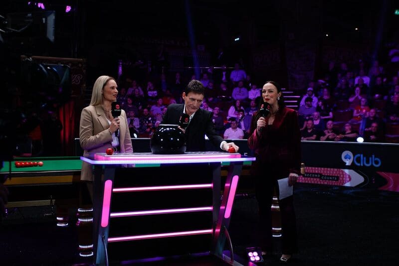 Джимми Уайт и Рианн Эванс объявляли победителя (фото: WST)