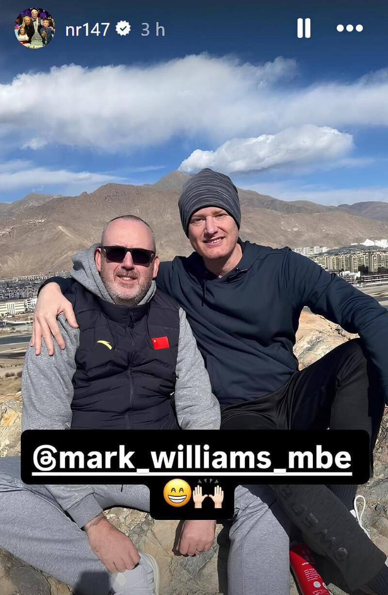 Бывшие Чемпионы мира Нил Робертсон и Марк Уильямс наслаждаются пейзажем (фото: metrouk)