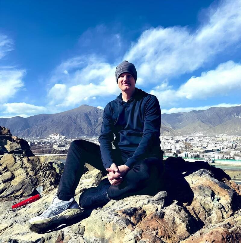 Нил Робертсон на вершине мира (фото: metrouk)