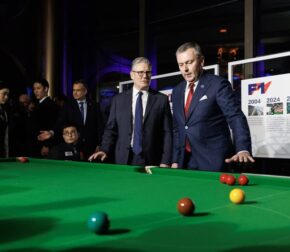 Премьер-министру Великобритании в Китае продемонстрировали богатое наследие снукера